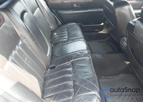 2010 Lincoln Town Car Executive L z USA, uszkodzony, nr VIN 2LNBL8EVXAX627855